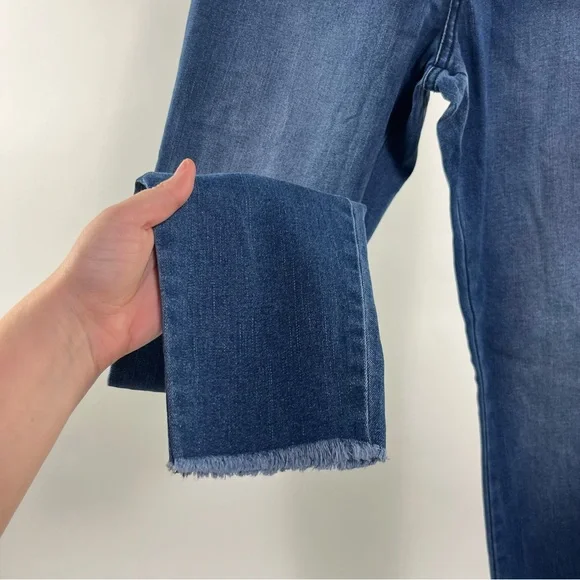 NWT Medium Wash Denim Mid-Rise Frayed Edge Leggings - Hue Studio - Picture 6 of 13